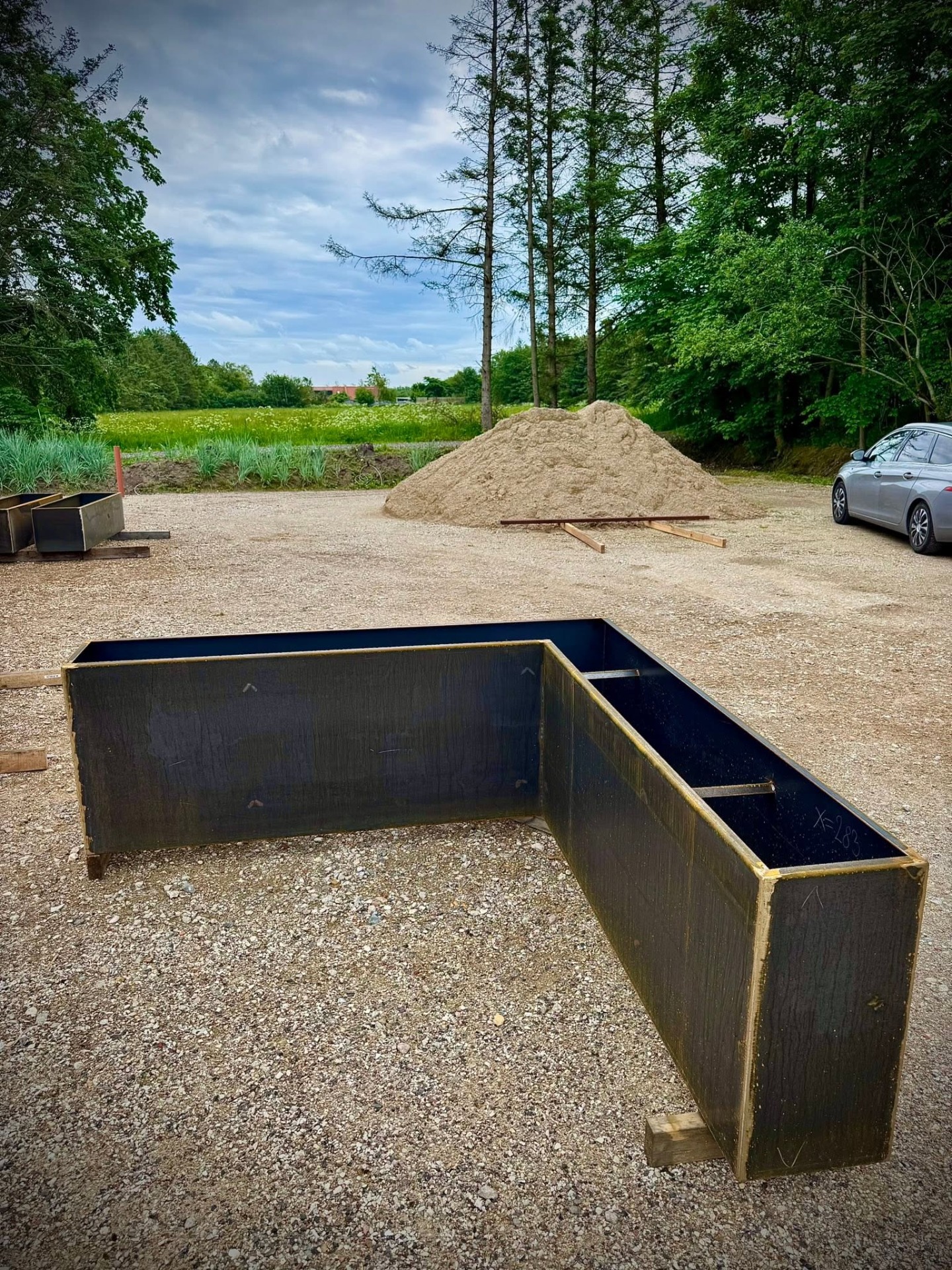 -formet plantekasse i cortenstål 200 x 200 x H70 cm til blomster og prydgræsser